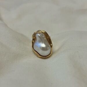 Gold-Trim Baroque Pearl Statement Ring - White Pearl